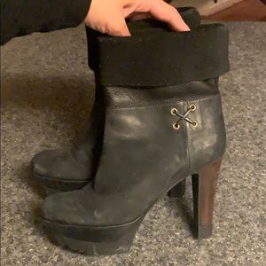 Barely worn-Black Leather Booties